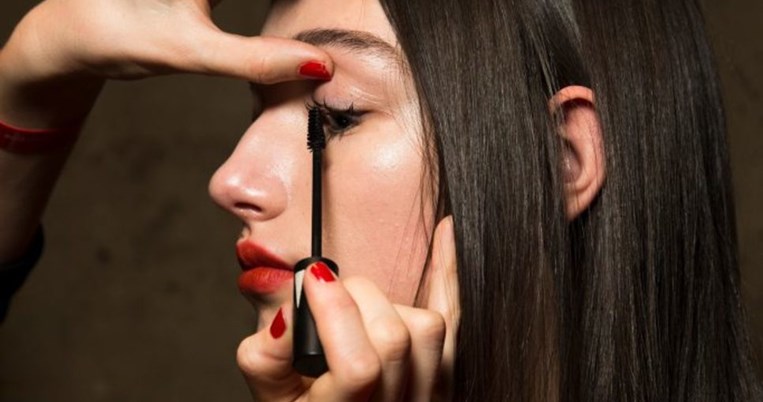Tο νέο beauty trend με κερατίνη στις βλεφαρίδες που έχει γίνει εμμονή γιατί μοιάζει φυσικό 