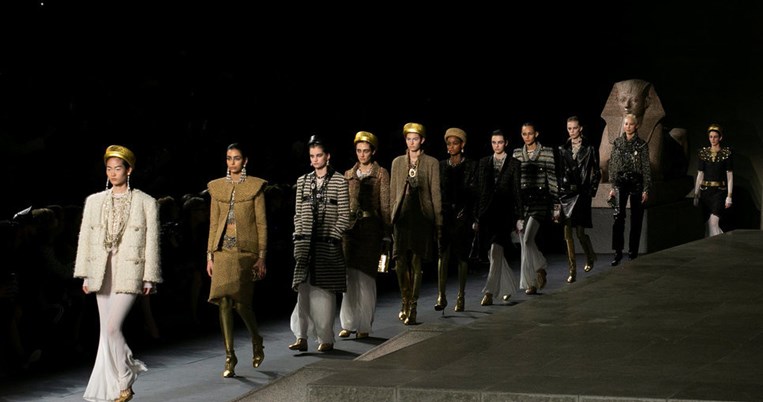Η Chanel μόλις πραγματοποίησε το πιο ανατρεπτικό και διαφορετικό σόου όλων των εποχών
