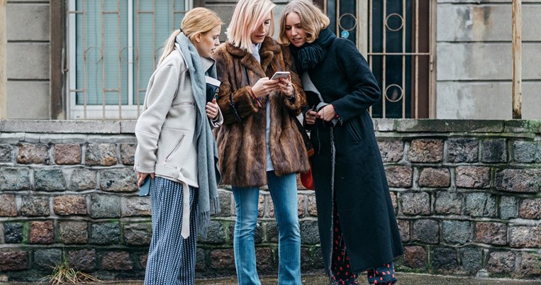 «Θα φέρει τους ανθρώπους πιο κοντά». Η Pantone μόλις ανακοίνωσε το επίσημο χρώμα του 2019