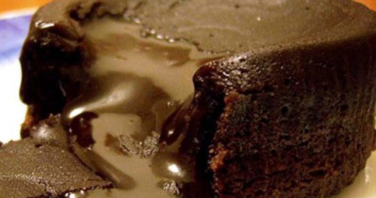 Κολασμένο φοντάν σοκολάτας μόνο με τέσσερα υλικά