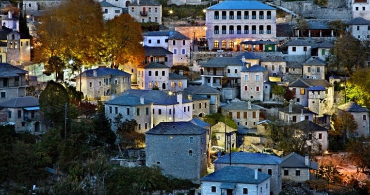 Ένα από τα ωραιότερα ηπειρώτικα χωριά των Ιωαννίνων: Πέτρινα σπίτια και πλακόστρωτοι δρόμοι