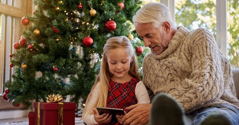 «Παππούδες, καλομάθετε ελεύθερα τα εγγόνια σας φέτος τα Χριστούγεννα»: μια συγκινητική μαρτυρία