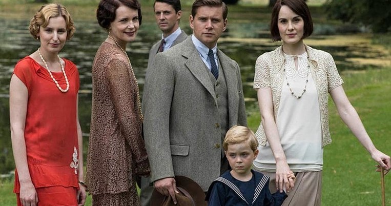 Μόλις έκανε την εμφάνιση του το πρώτο τρέιλερ της κινηματογραφικής μεταφοράς του Downton Abbey