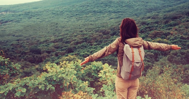 Οι 5 λόγοι που αξίζει να ταξιδέψεις μόνη