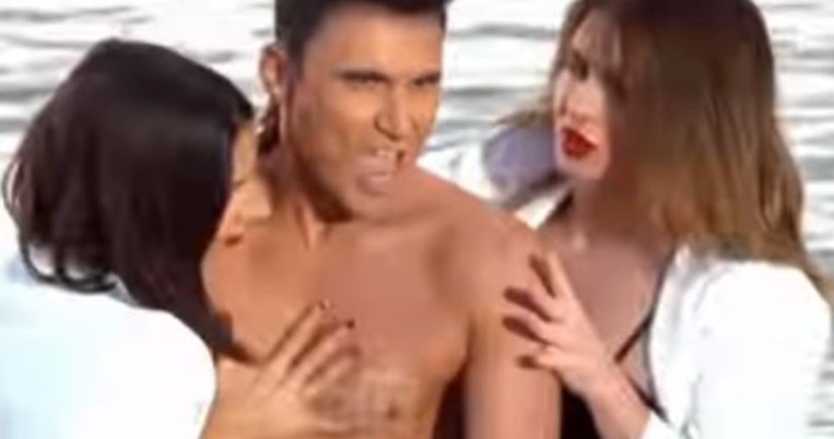 Τους έκανε ίδιους: Ο Γιώργος Καπουτζίδης μιμείται τους κριτές του The Voice με επικό τρολάρισμα 