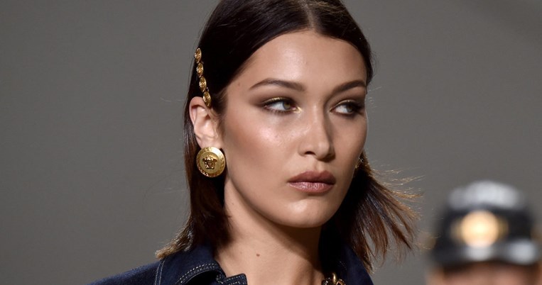 Έχει μείνει μόνη: Αυτός είναι ο λόγος που η βιομηχανία του μόντελινγκ δεν «παίζει» την Μπέλα Χαντίντ