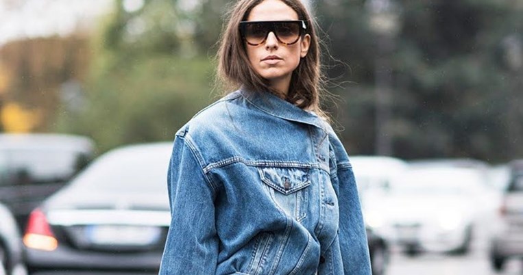 Αυτό είναι το πιο αναπάντεχο τρεντ στα τζιν που δείχνει υπέροχο μέσα στον χειμώνα