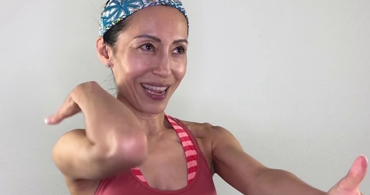 Σφριγηλό περίγραμμα: Οι ασκήσεις προσώπου που ευχόμουν να γνώριζα νωρίτερα