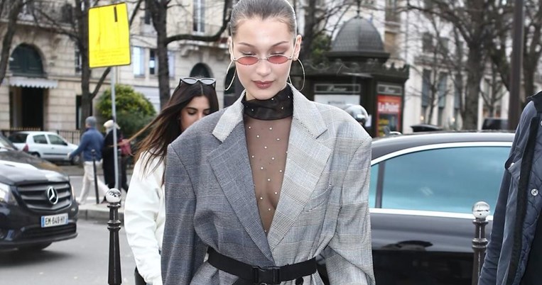 Οι 9 διάσημες κυρίες που δεν αποχωρίζονται τα σκουλαρίκια-κρίκους, ούτε καν στον ύπνο τους 