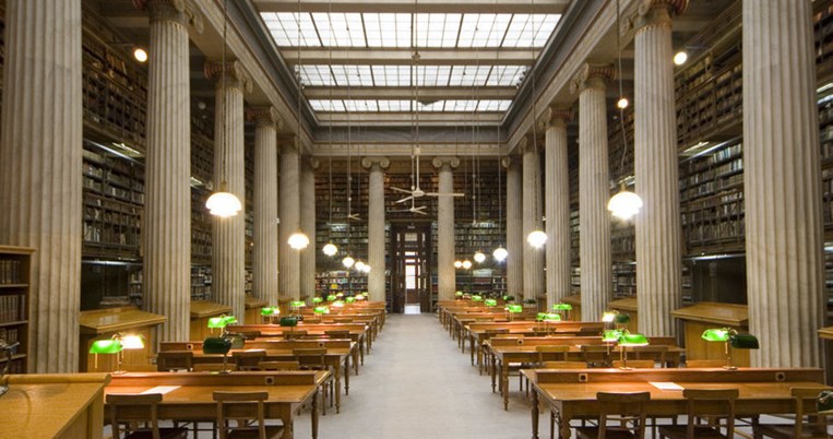 Μέσα στο ιστορικό Βαλλιάνειο Μέγαρο: Η Εθνική Βιβλιοθήκη επαναλειτουργεί ανανεωμένη 