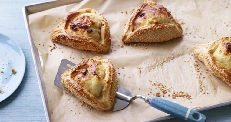 Πανεύκολη ζύμη γιαουρτιού για γλυκές και αλμυρές πίτες: Αφράτη και μαλακή