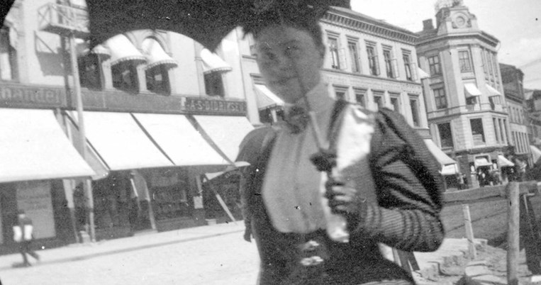 Αυτές είναι οι πρώτες street style φωτογραφίες στην ιστορία: Ξεκίνησαν από έναν μεγάλο έρωτα