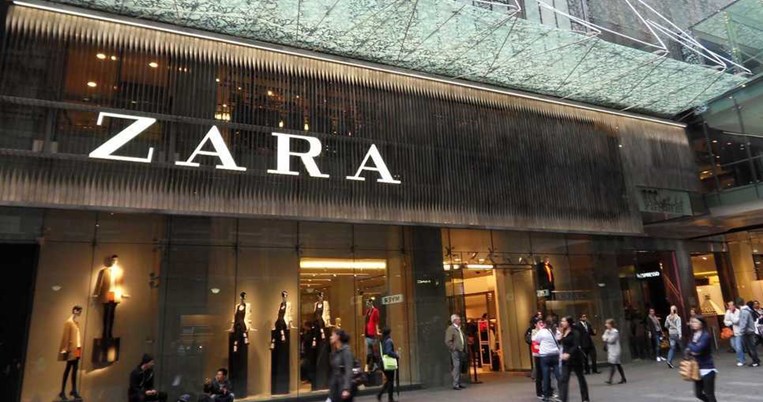 Εντελώς απρόσμενα. Τα Zara μόλις άλλαξαν το λογότυπό τους μετά από 45 χρόνια λειτουργίας