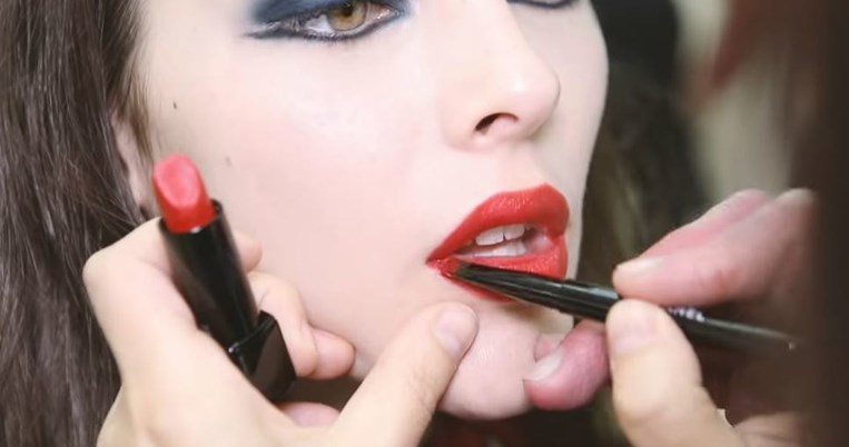 Το μυστικό για λάμψη στο μακιγιάζ της Chanel για την άνοιξη/καλοκαίρι 2019