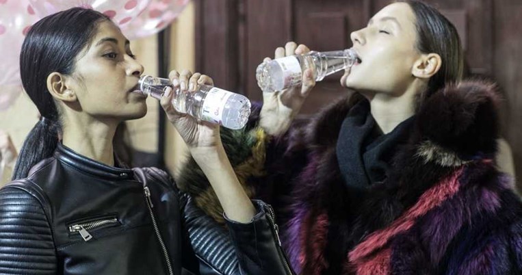 Το βραβευμένο 16 φορές ελληνικό νερό κατέκτησε την εβδομάδα μόδας στο Παρίσι 