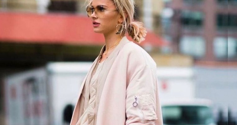 Πώς θα φορέσεις σωστά το cropped top σε κάθε ηλικία: Τα λάθη που προσθέτουν χρόνια στην εμφάνισή σου