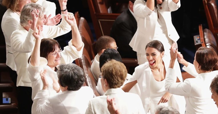 O καταπληκτικός λόγος που οι γυναίκες εκπρόσωποι των Δημοκρατικών ντύθηκαν όλες στα λευκά