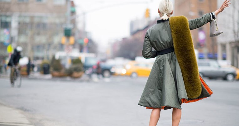 «Μη σπαταλήσετε χρήματα σε αυτές τις 10 τάσεις του 2019»: Μια YouTuber 40+ δε μασάει τα λόγια της