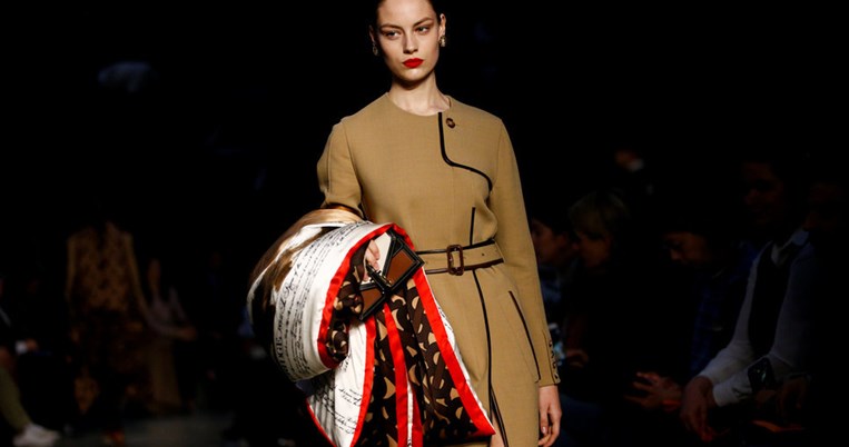 Riccardo Tisci: Ο σχεδιαστής που εισήγαγε τον οίκο Burberry σε μία νέα, γενναία εποχή