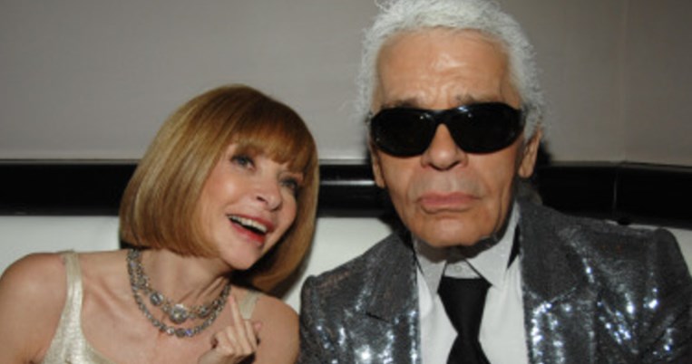 «Ένας γίγαντας ανάμεσα σε ανθρώπους»: Η συγκινητική δήλωση της Γουίντουρ για τον Καρλ Λάγκερφελντ