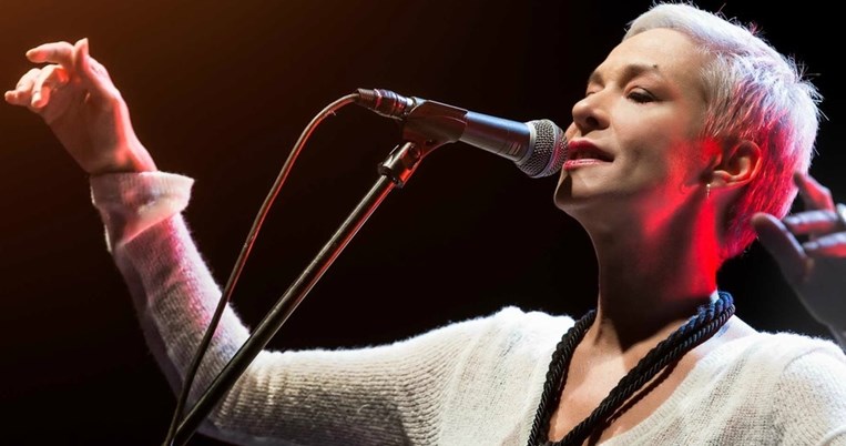 Μελίνα Κανά: «Μέσα μου έχω όλες τις ηλικίες». Μια συγκλονιστική ανάρτηση για την 52χρονη ερμηνεύτρια