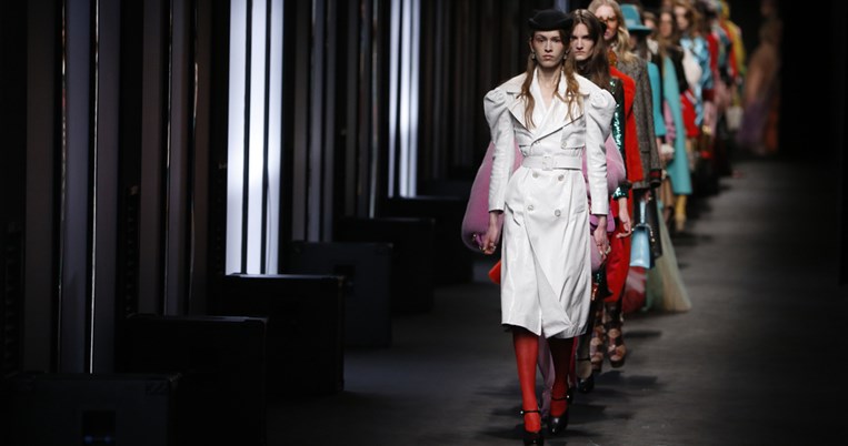 Τα 10 καλύτερα look από το show της Gucci στο Μιλάνο και οι fashionistas της πρώτης σειράς