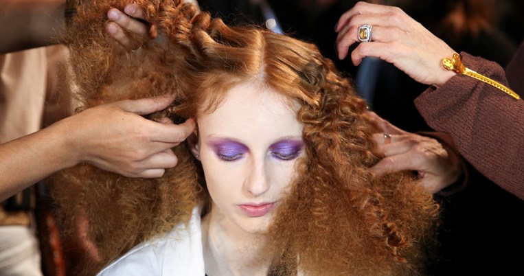 Οι Skingurus εξηγούν: Τα λάθη που κάνουμε και δεν αφήνουμε τα μαλλιά μας να μακρύνουν γρήγορα