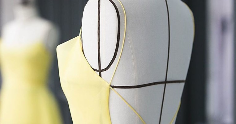 Ένα ταξίδι βήμα-βήμα. Έτσι φτιάχνεται ένα φόρεμα υψηλής ραπτικής του οίκου Dior