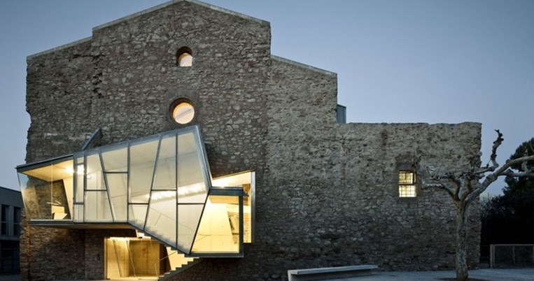 9 εντυπωσιακά παραδείγματα όπου η μοντέρνα αρχιτεκτονική συναντάει την ιστορία