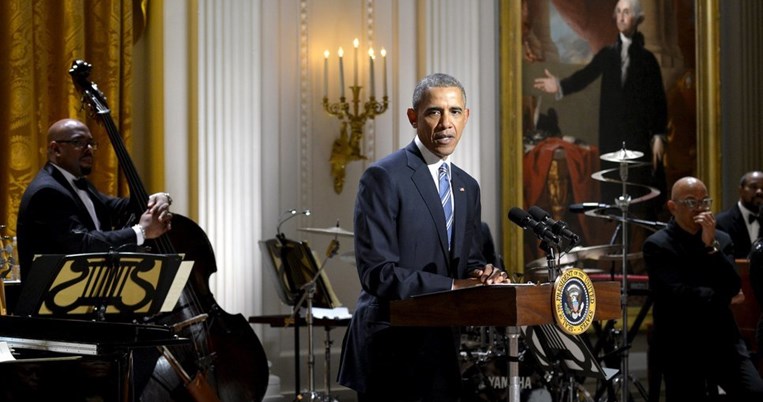 Απολαυστική στιγμή: Ο Obama τραγουδάει Ray Charles 