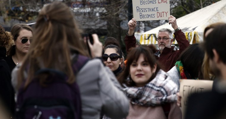 Αποχή από τη δουλειά σήμερα: Για πρώτη φορά απεργία και πορεία στην Αθήνα για την Ημέρα της Γυναίκας