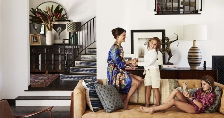 Στην πισίνα της Αλεσσάντρα Αμπρόζιο δεν υπάρχει άνθρωπος που δεν θα ήθελε να κάνει βουτιά