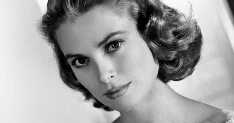 Η Γκρέις Κέλι φόρεσε το ομορφότερο νυφικό στην ιστορία. Φτιάχτηκε από 400 μέτρα υφάσματος