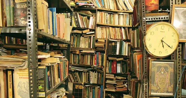 Ο κύριος Λεωνίδας εμπνεύστηκε το Παλαιοπωλείο των Αστέγων όταν βρέθηκε 8 μήνες στους δρόμους