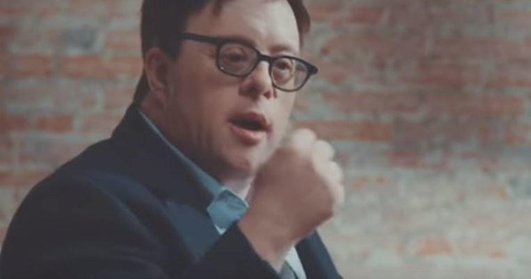 Ο πρώτος πτυχιούχος Πανεπιστημίου με σύνδρομο Down: «Δεν επιλέγεις ένα παιδί a la carte»