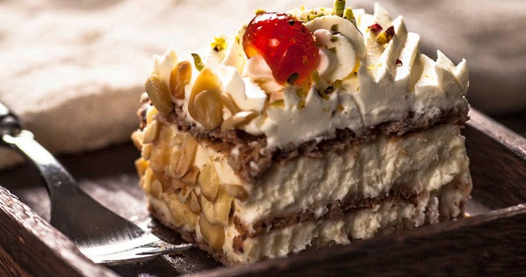 4 πάστες με ιστορία σε ένα αθηναϊκό ζαχαροπλαστείο με ζωή ενός αιώνα