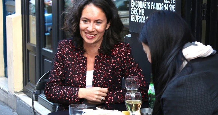 Αυτοπεποίθηση, σαγήνη, άνεση και υψηλό στυλ: Τι έχουν οι 40+ Παριζιάνες που δεν έχουν οι άλλες;  