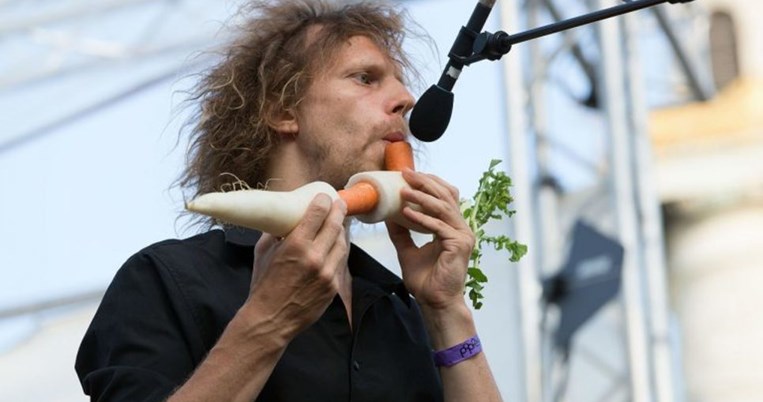 Η αυστριακή ορχήστρα που παίζει μουσική μόνο με λαχανικά είναι μια αποκάλυψη
