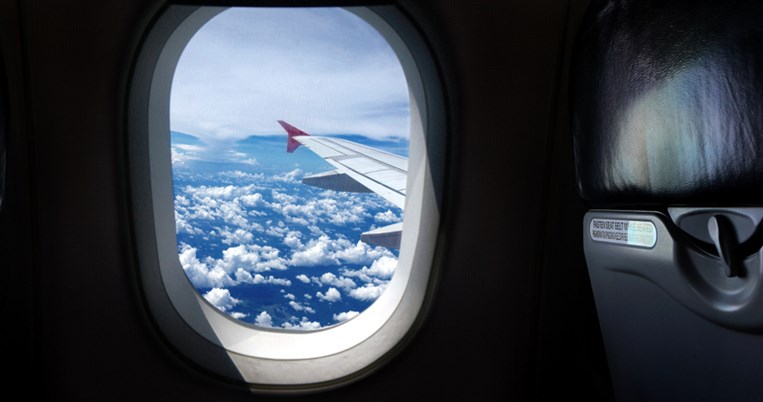 Γιατί τα παράθυρα των αεροπλάνων είναι στρογγυλά; Υπάρχει λόγος