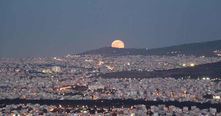 «Υπερπανσέληνος των σκουληκιών» απόψε μαζί με εαρινή ισημερία: Ένα σπάνιο και «ζόρικο» φαινόμενο