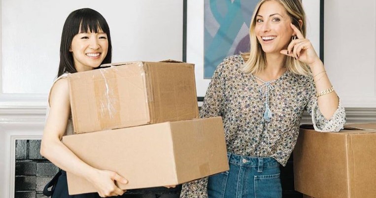 Τα δύο πράγματα που η Marie Kondo θα σου έλεγε να πετάξεις αμέσως από την ντουλάπα σου