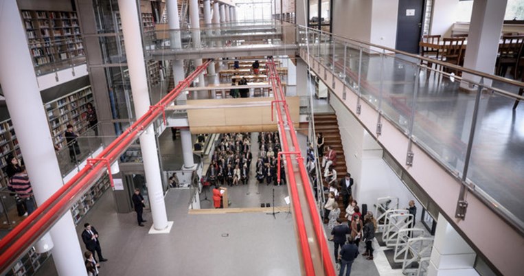 Άνοιξε η δεύτερη μεγαλύτερη βιβλιοθήκη στην Ελλάδα. Με 500.000 βιβλία από τον 16ο αιώνα μέχρι σήμερα