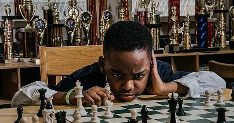 Ένας 8χρονος, άστεγος πρόσφυγας κέρδισε τον τίτλο του Πρωταθλητή Σκακιού της Νέας Υόρκης