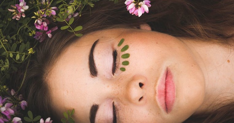 Το μέλλον των καλλυντικών. Ένα νέο βιολογικό προϊόν ομορφιάς αλλάζει την πρωινή ρουτίνα μας