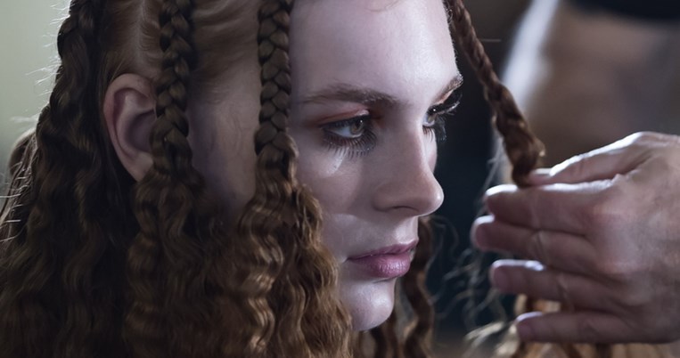 Άδικα ξοδεύεστε σε βαφές μαλλιών αν δεν χρησιμοποιείτε αυτά τα σαμπουάν προστασίας χρώματος