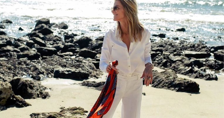 «Είμαι 57 ετών. Ποιες τάσεις πετάω και ποιες κρατάω»: Μια υπέρκομψη fashion blogger συμβουλεύει