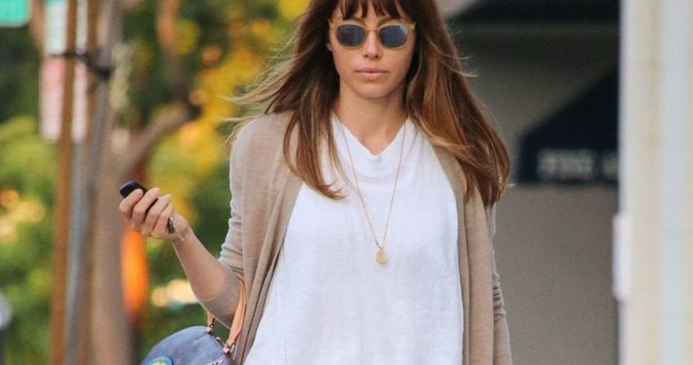Η Jessica Biel φόρεσε στη Νέα Υόρκη το μοναδικό skinny τζιν που δεν θεωρείται παρωχημένο