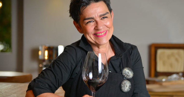 Ανάποδο Πλατάνι: Ένα αλλιώτικο wine bar-κομψοτέχνημα στην Τσαγκαράδα του Πηλίου 