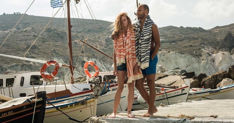 Η Καλιφόρνια και τα ελληνικά νησιά γίνονται έμπνευση για τις πετσέτες της Έλλης και της Μελίνας 