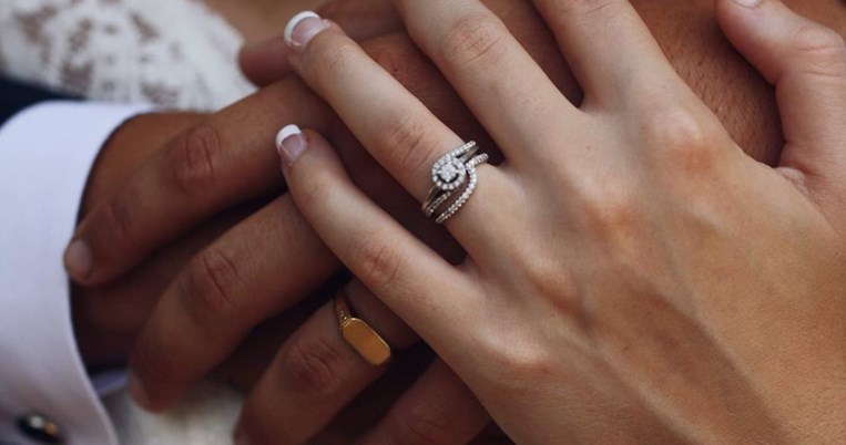 To πιο διαχρονικό και κλασάτο τρεντ στα δακτυλίδια αρραβώνων είναι το πιο αριστοκρατικό απ'ολα